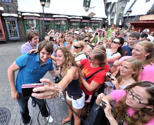 James and Oliver Phelps (Fred and George Weasley) visit 'The Wizarding World of Harry Potter'